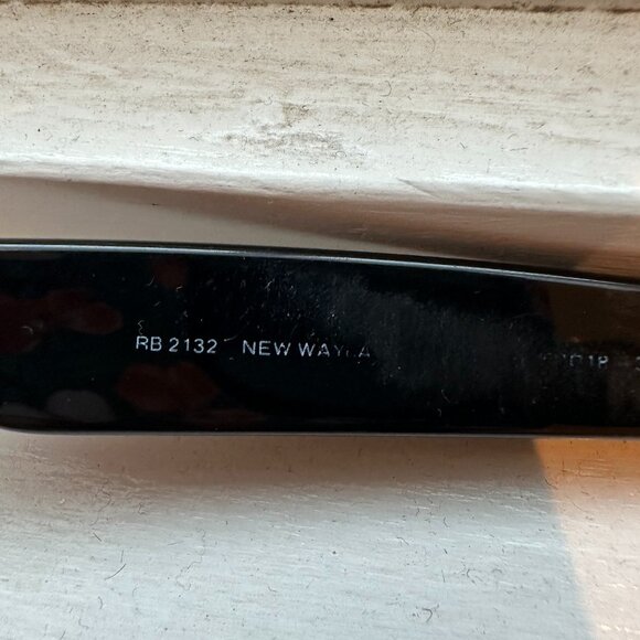 Ray-Ban New Wayfarer sunglasses in Black. - Picture 2 of 2